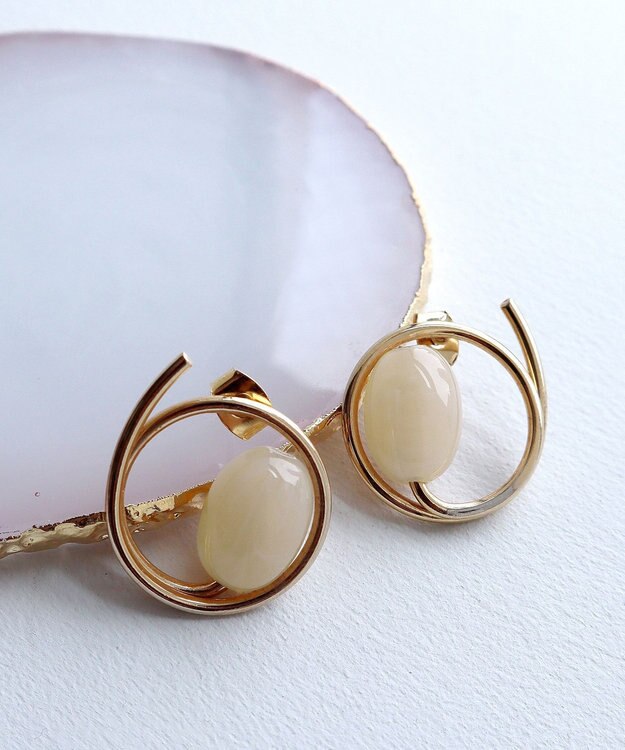 Tiaclasse カラーアクリル＋フープピアス ゴールドベージュ