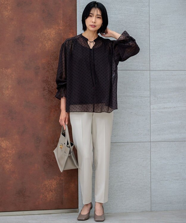 23区 【Oggi2月号掲載/新色追加】TRストレッチギャバ テーパードパンツ アイボリー系