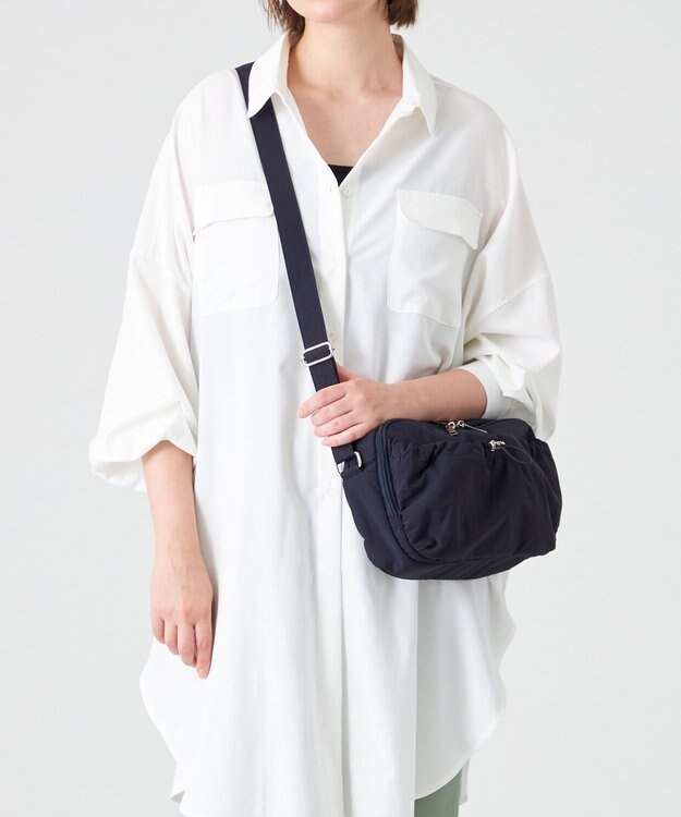 LA BAGAGERIE 【MONICA】クリンクルナイロン　ドロストショルダーバッグ ネイビー