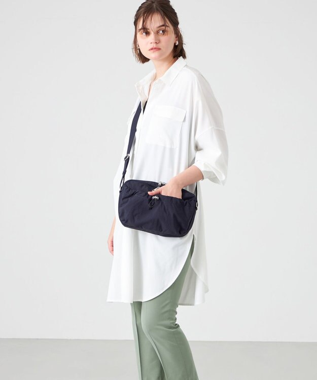 LA BAGAGERIE 【MONICA】クリンクルナイロン　ドロストショルダーバッグ ネイビー