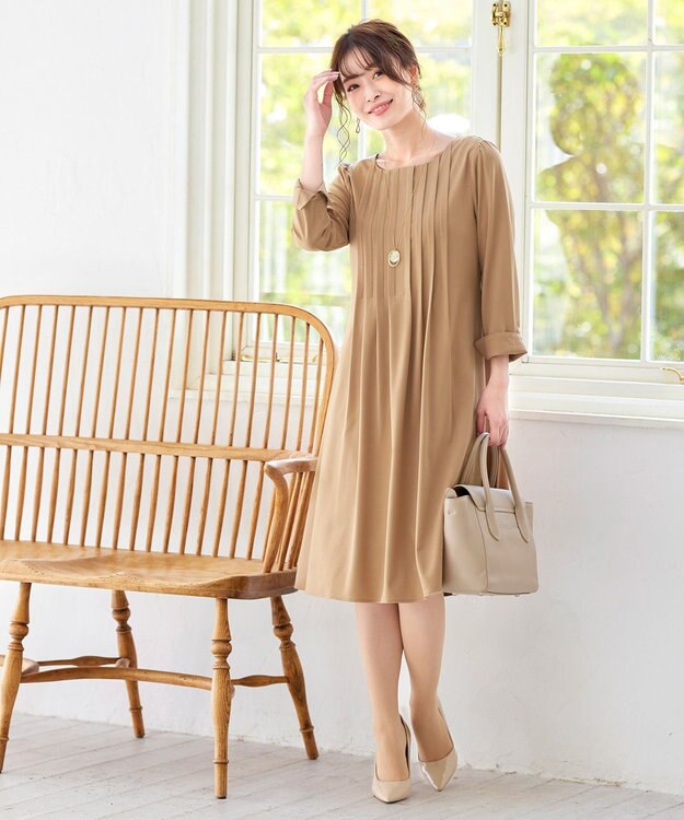 Tiaclasse 【洗える】スタイルアップも叶うピンタックワンピース ベージュ