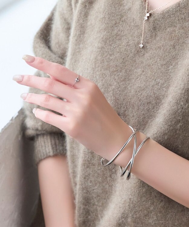 Phoebe ニュアンスラインワイドカフバングル シルバー シルバー