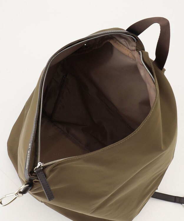 LA BAGAGERIE トライアングルリュックサック カーキ