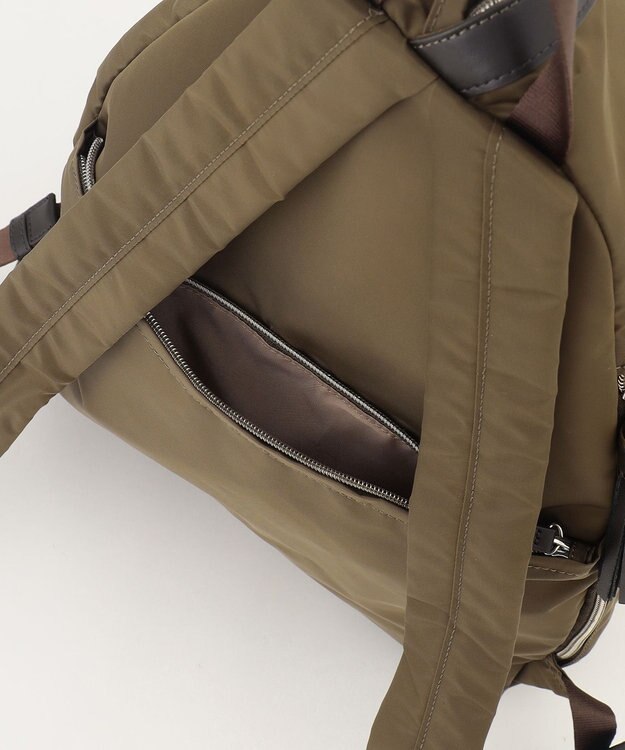 LA BAGAGERIE トライアングルリュックサック カーキ