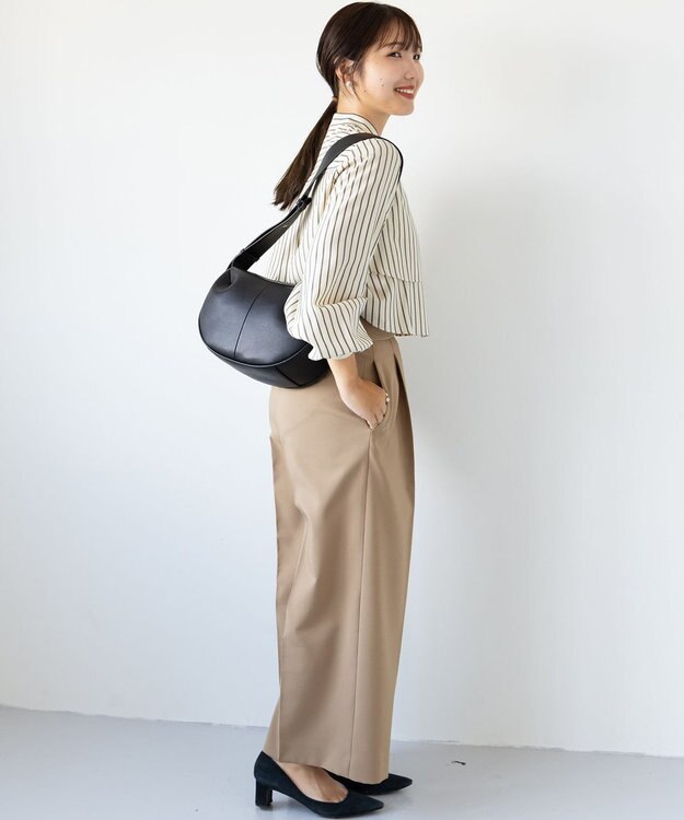 組曲 【人気につき再入荷！】ハーフムーンショルダー バッグ ブラック系