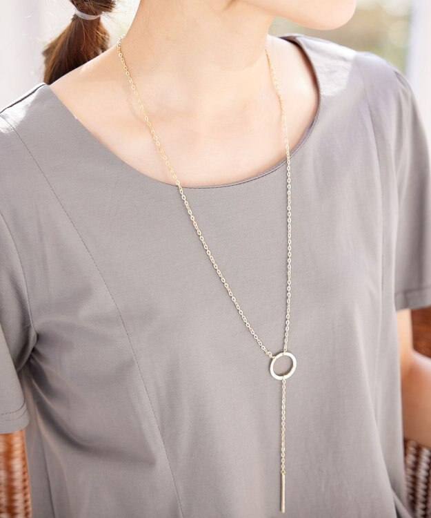 Tiaclasse 【日本製】キラキラ輝く石付きの大人カジュアルなフープ＆バーネックレス ゴールド