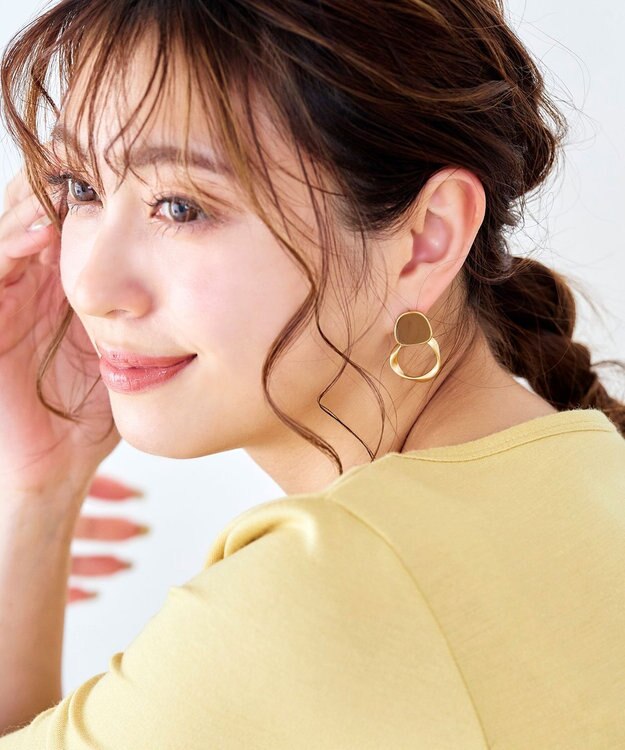 Tiaclasse カラーメタルリングピアス ゴールド×キャメル