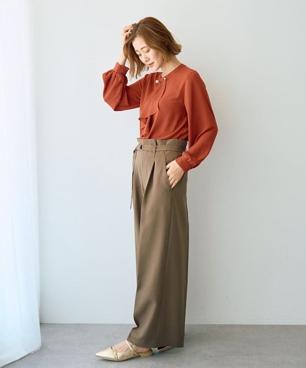 YECCA VECCA パールブローチ付きボウタイブラウス Red