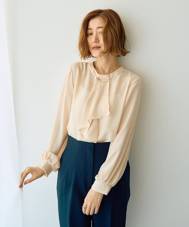 YECCA VECCA パールブローチ付きボウタイブラウス Ivory