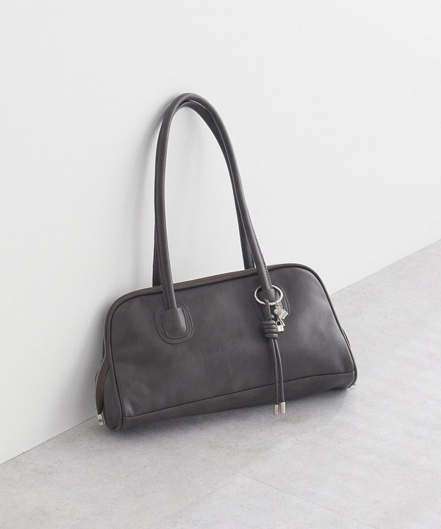 earth music&ecology チャーム付きオブロングボストン Gray