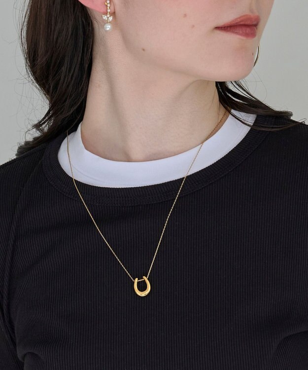 Phoebe 〈金属アレルギー対応〉メタリックホースシューネックレス　ゴールド　ステンレス/馬蹄/蹄鉄/ラッキーモチーフ/ギフト/プレゼント/大ぶり ゴールド