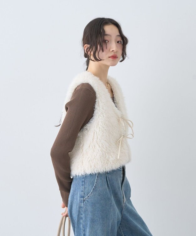 earth music&ecology フェイクファーショートジレ Ivory