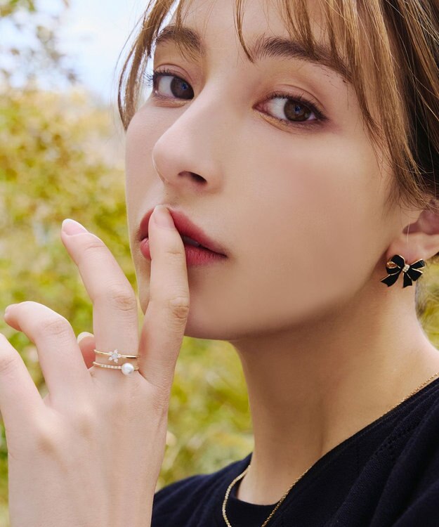 Tiaclasse フラワー＋パールダブルリング ゴールド