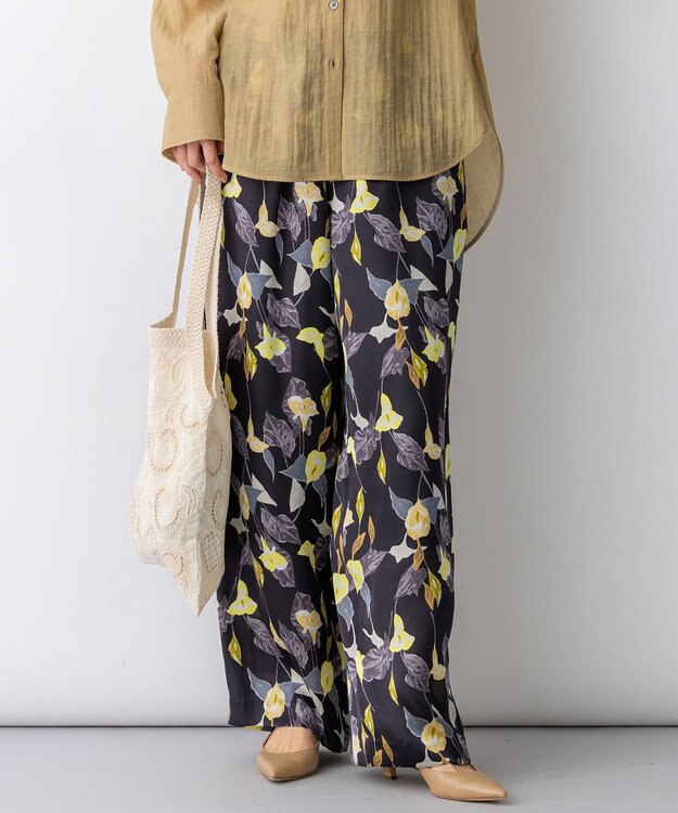 23区 【先行予約】カラーリリープリント ワイド パンツ ブラック系