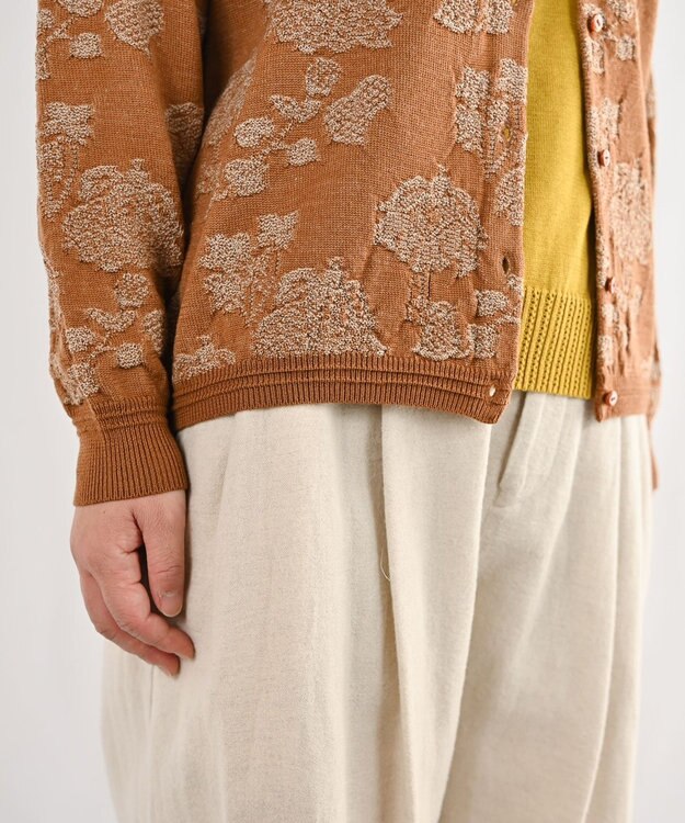 muuc 〈高品質スーパー120S極細ウールニット〉フラワージャカードのミドルゲージカーディガン ブラウン