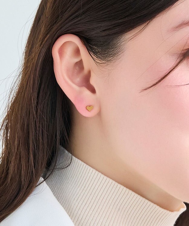 Phoebe 【金属アレルギー対応】フラットハートピアス/サージカルステンレス ゴールド