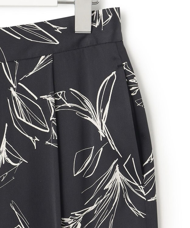 23区 【洗える】ラインフラワープリント ワイドパンツ ブラックプリント