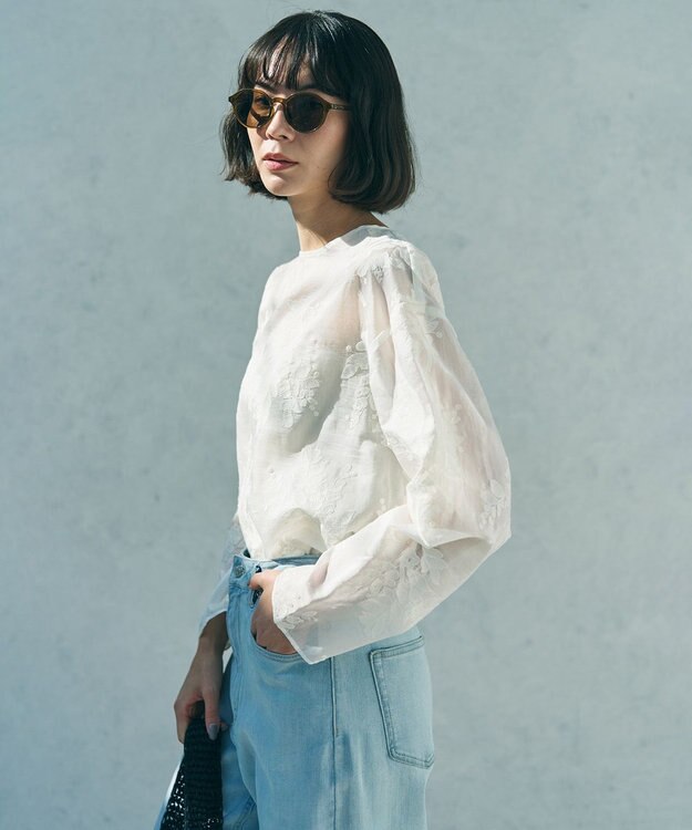 UNFILO L 【前後着用可能の2WAY仕様】ボタニカル エンブロイダリー ブラウス エクリュ