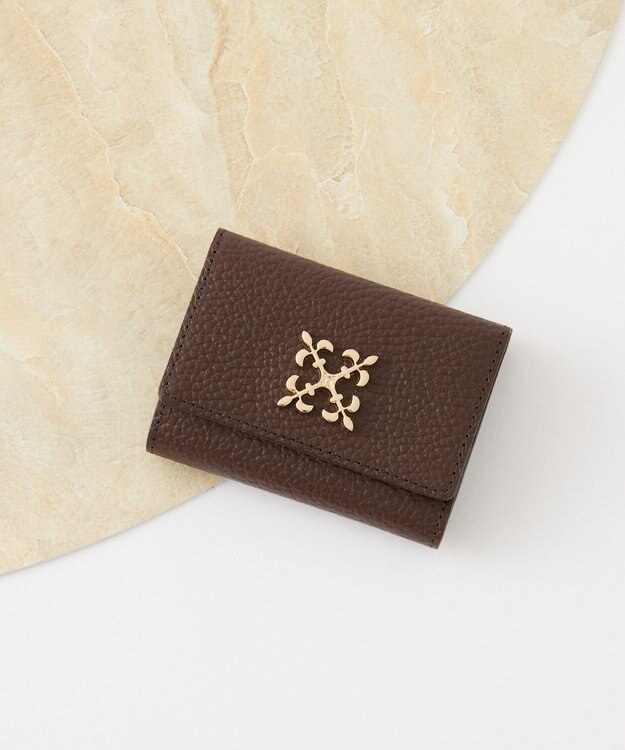 soeru》モノグラムプレート三つ折りウォレット(SO-397) / russet