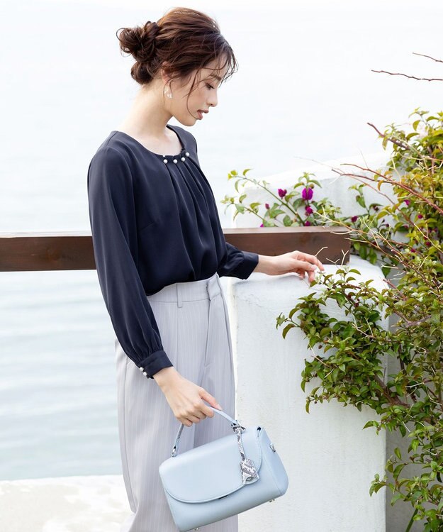 Tiaclasse L 【洗える】大人上品なタックパールブラウス ネイビー