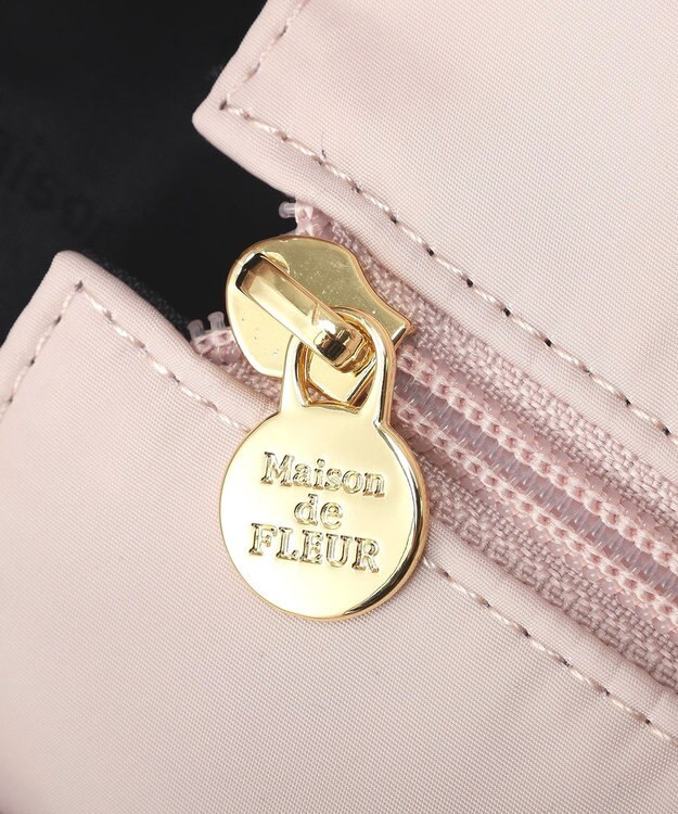 Maison de FLEUR リボンチャーム付きマルチポケットトートバッグ Grayish Pink