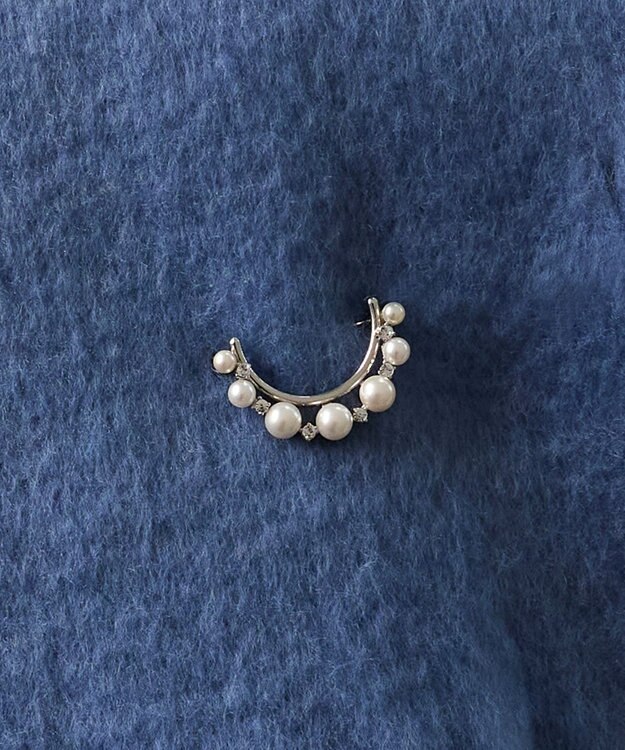 Phoebe フォーマルパールビジューハーフブローチ　シルバー シルバー