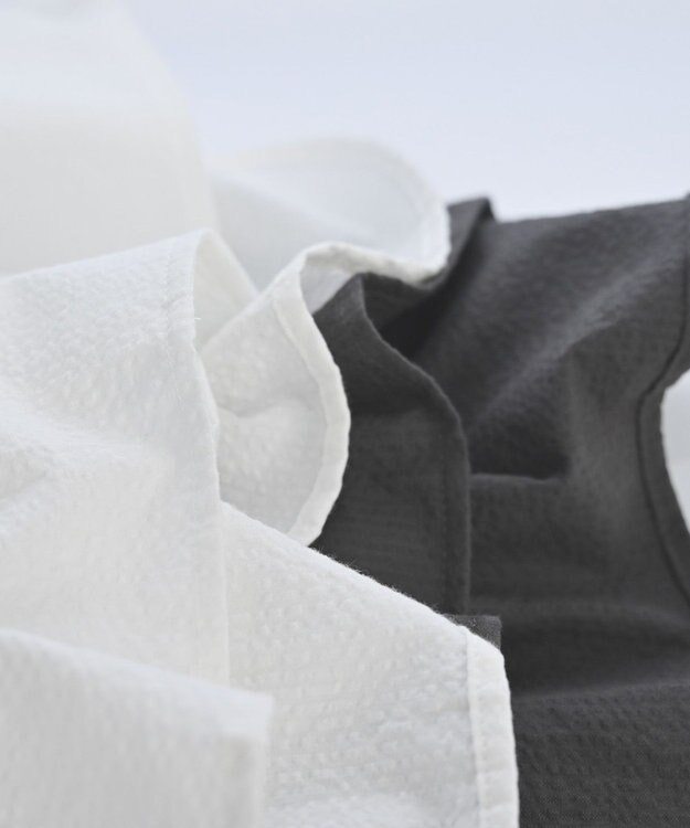 muuc 〈心地よいコットン・シアサッカー生地〉筆記帳刺繍ノーカラー左肩開きブラウス グレー