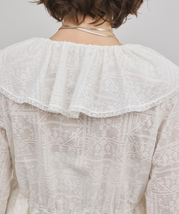 GRACE CONTINENTAL エンブロイダリーフリルブラウス ホワイト