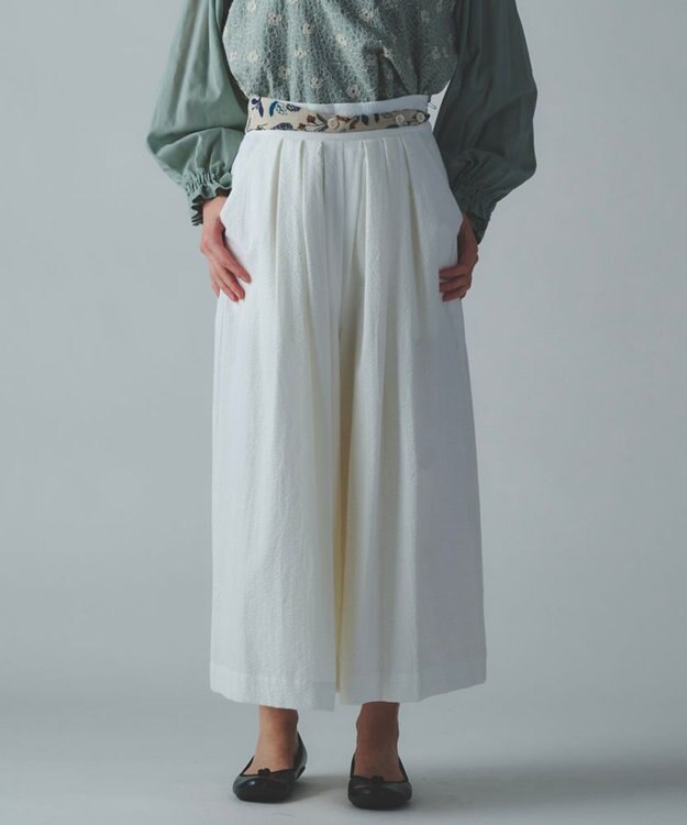 muuc 〈心地よいコットン・シアサッカー生地〉筆記帳刺繍ベルトデザイン切り替え 後ろゴム有り フレアーパンツ