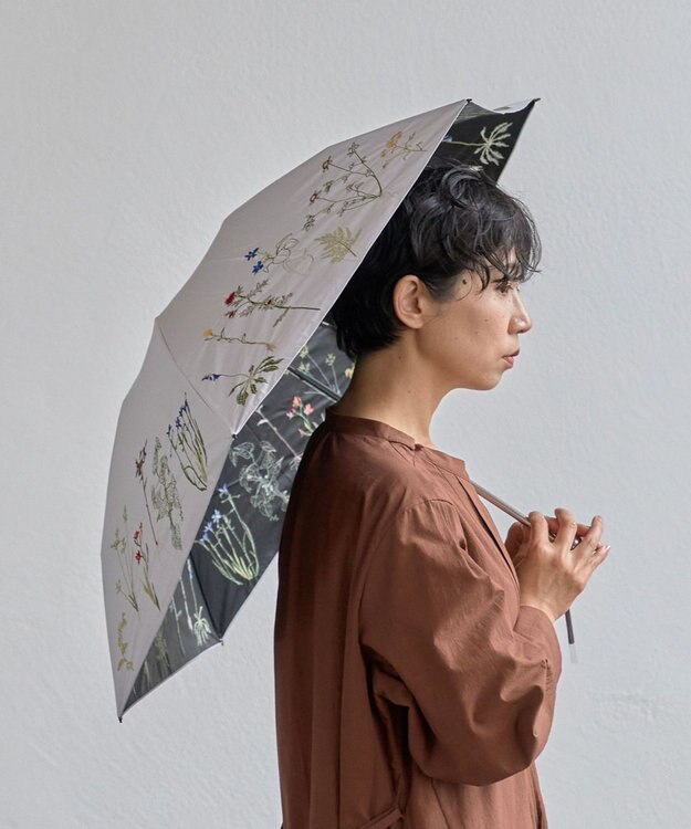 AND WOOL 〈一級遮光生地・晴雨兼用〉ボタニカル刺繍の日傘 （折りたたみ傘タイプ） グレー