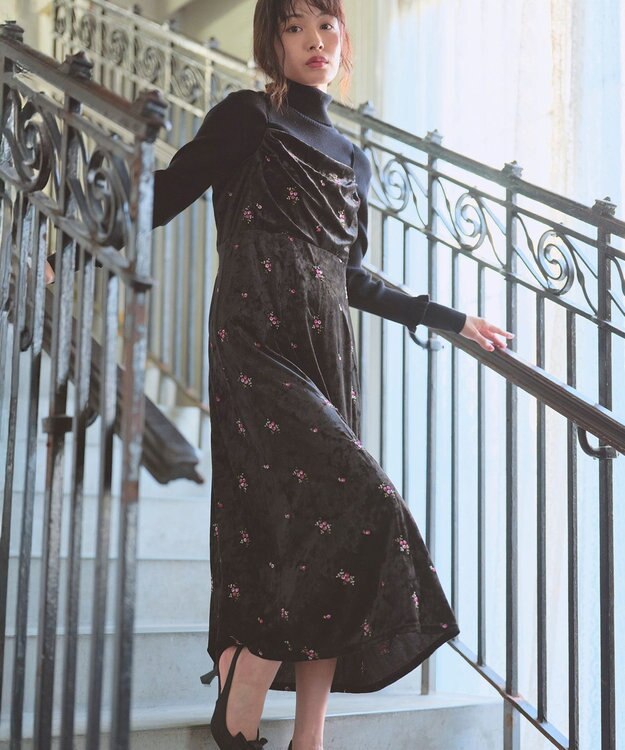 Feroux 刺繍入りベロアキャミソール ワンピース ブラック系