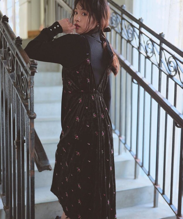 Feroux 刺繍入りベロアキャミソール ワンピース ブラック系