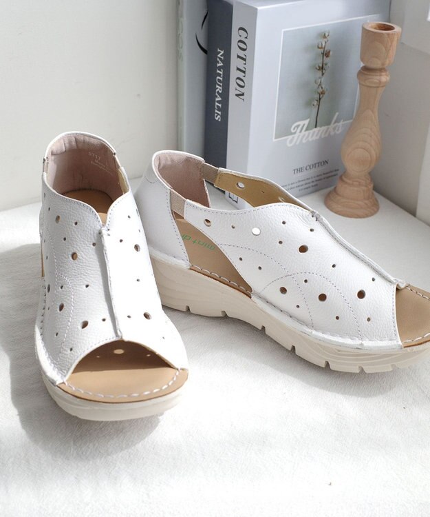 Pointer 本革 超軽量厚底パンチングサンダル ホワイト