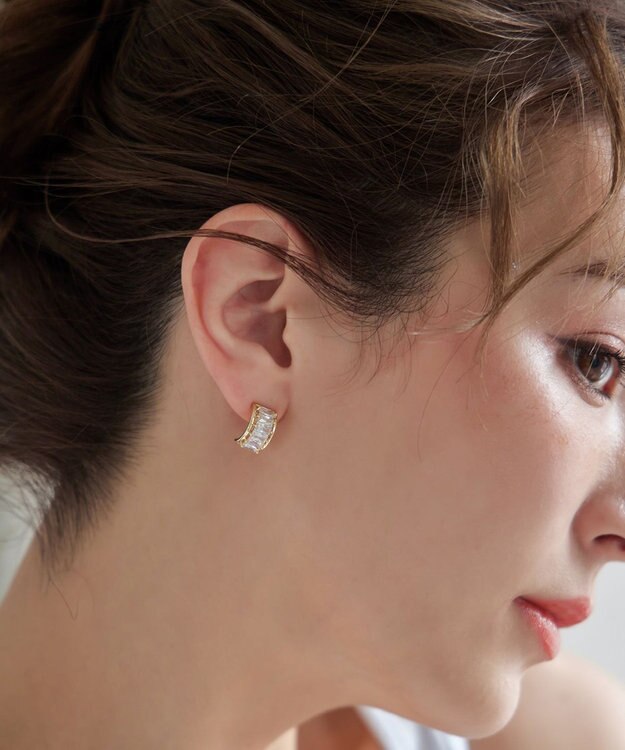 Tiaclasse 【金属アレルギー対応】　クリスタルピアス ゴールド