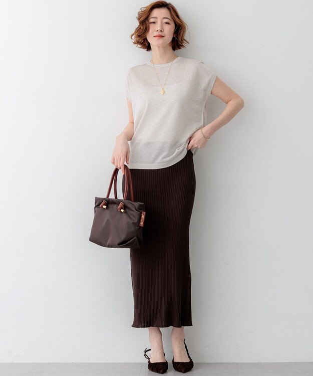 23区 L 【先行予約】シャイニーシアー ノースリーブ ニット アイボリー系