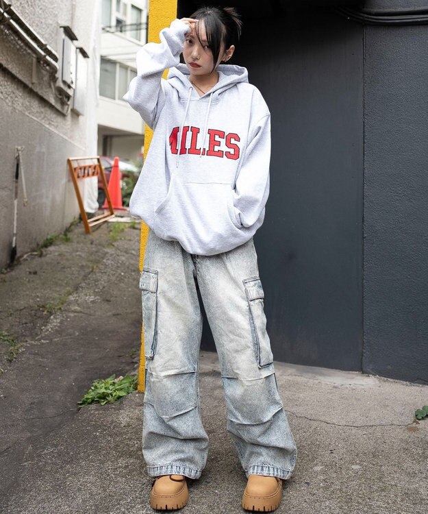 WEGO 【ユニセックス着用ITEM/SMLサイズ展開】グラフィックロゴプルパーカー アッシュグレー