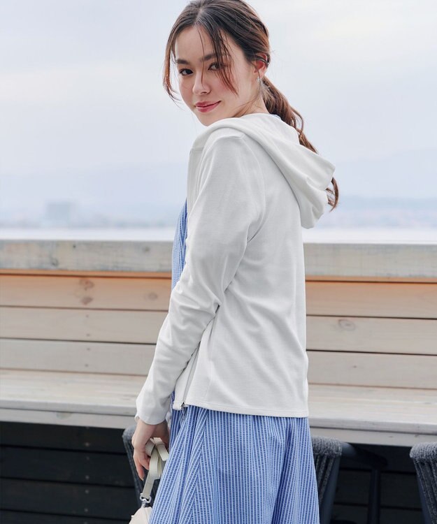 Tiaclasse L 【UVケア・接触冷感】“やみつき”ショートパーカー オフホワイト