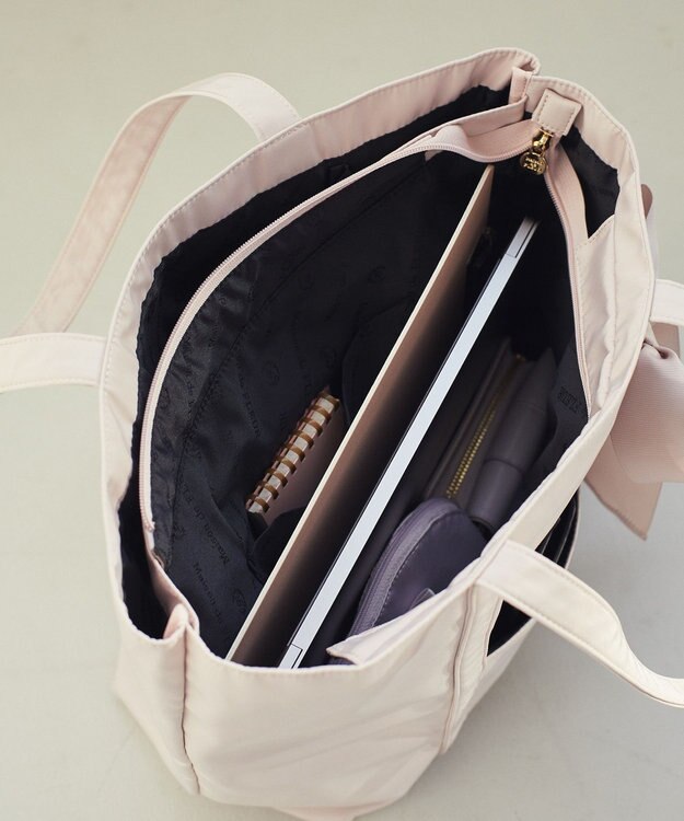 Maison de FLEUR リボンチャーム付きマルチポケットトートバッグ Grayish Pink