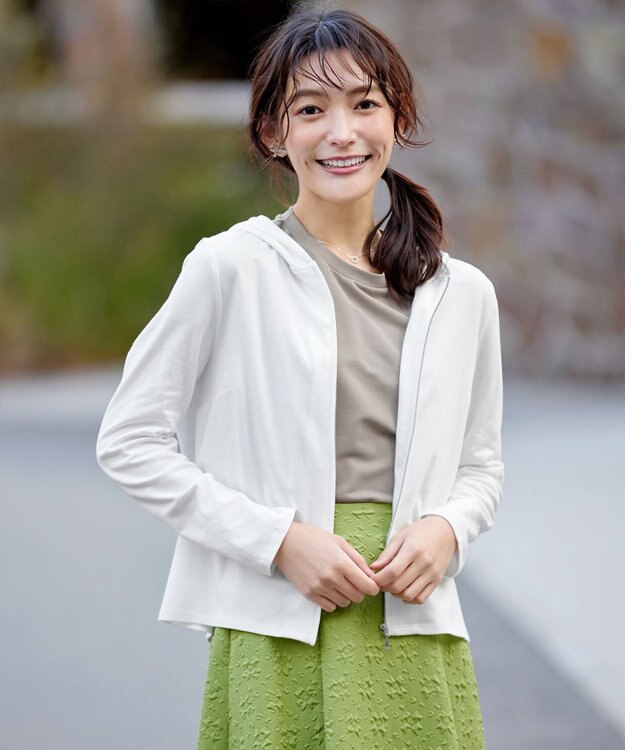 Tiaclasse L 【UVケア・接触冷感】“やみつき”ショートパーカー オフホワイト