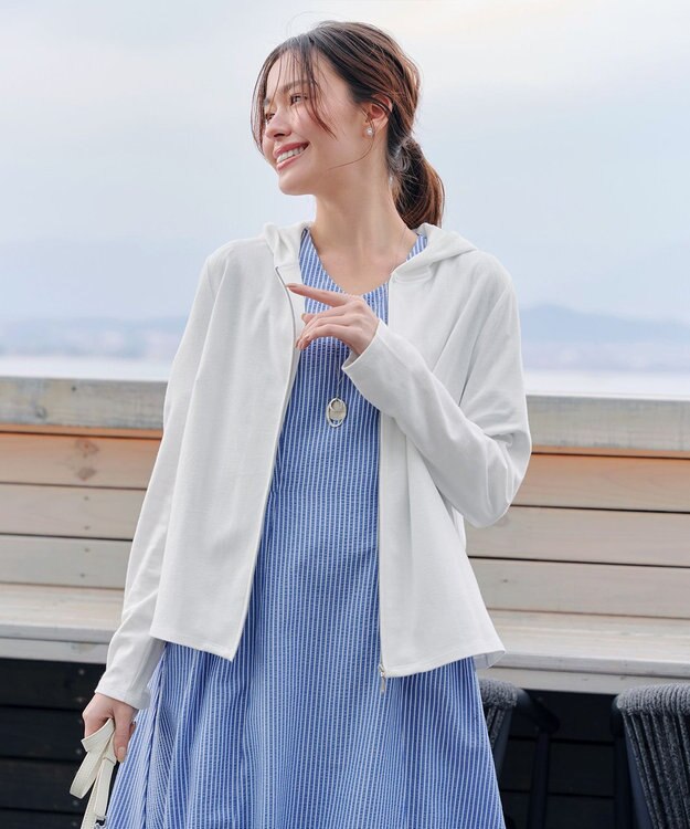 Tiaclasse L 【UVケア・接触冷感】“やみつき”ショートパーカー オフホワイト