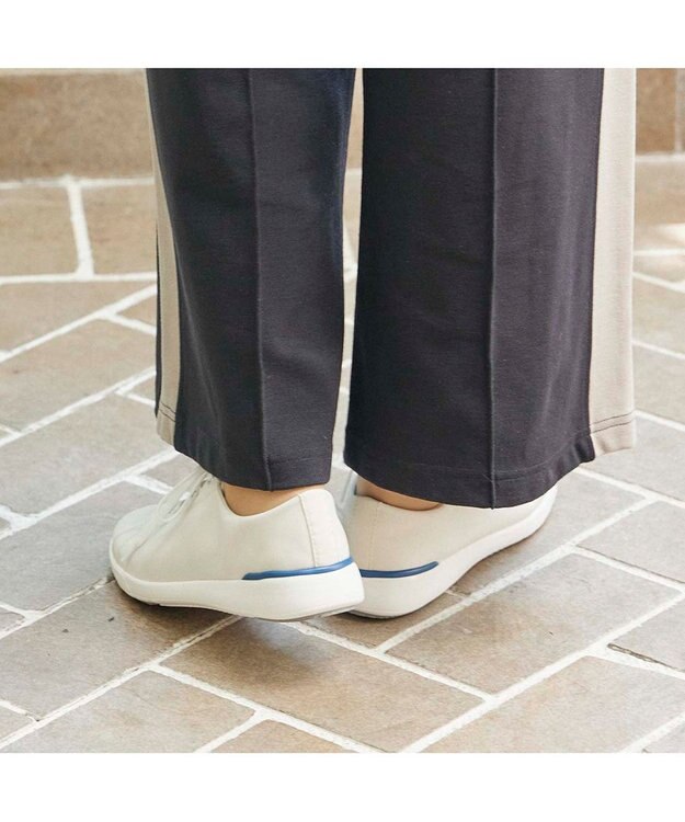 ing <ing>晴雨兼用ローカットスニーカー アイボリー