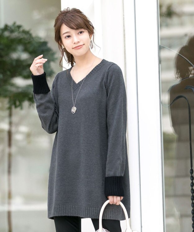 Tiaclasse L 【洗える】幅広く活躍が期待できるVネックリブニットチュニック チャコール×ブラック