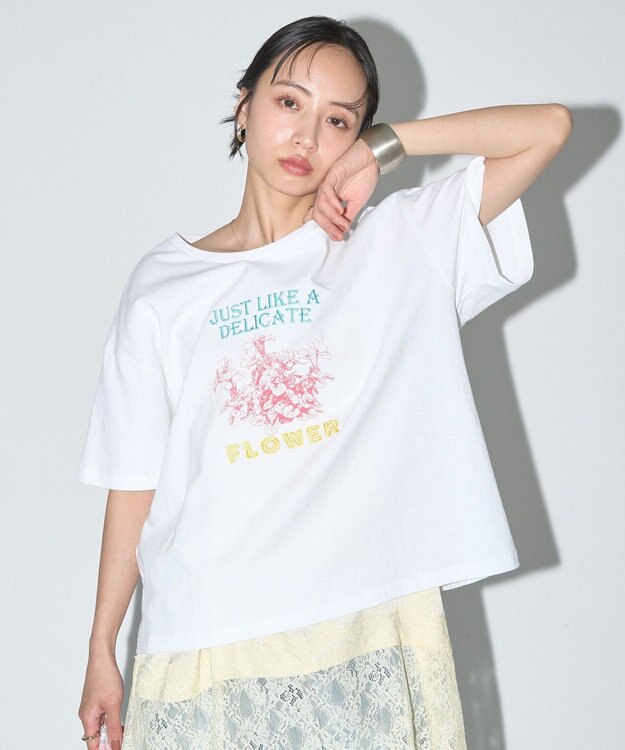 earth music&ecology 刺繍Tシャツ B