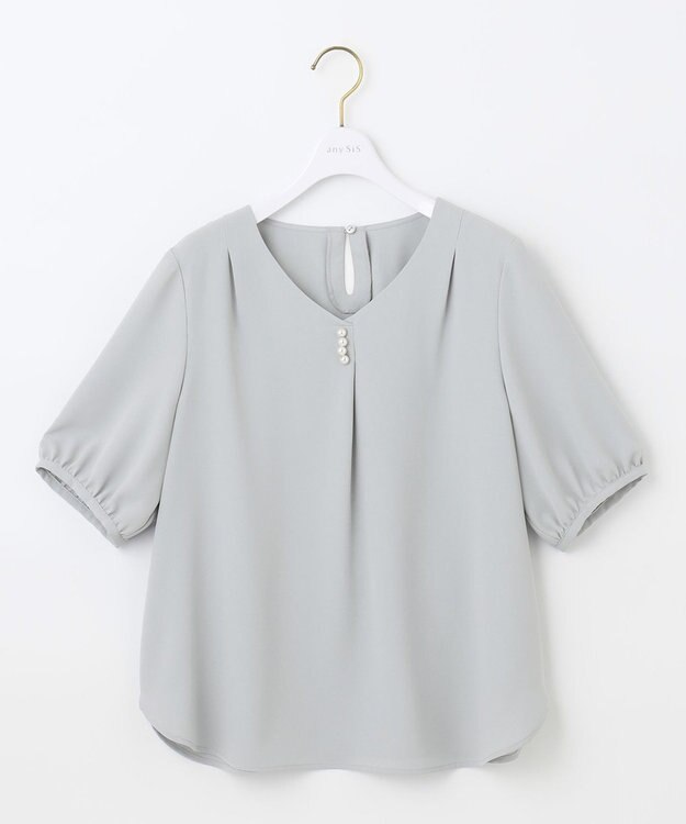 ANY SIS 【洗える】パール調Ｖネック ブラウス ライトブルー