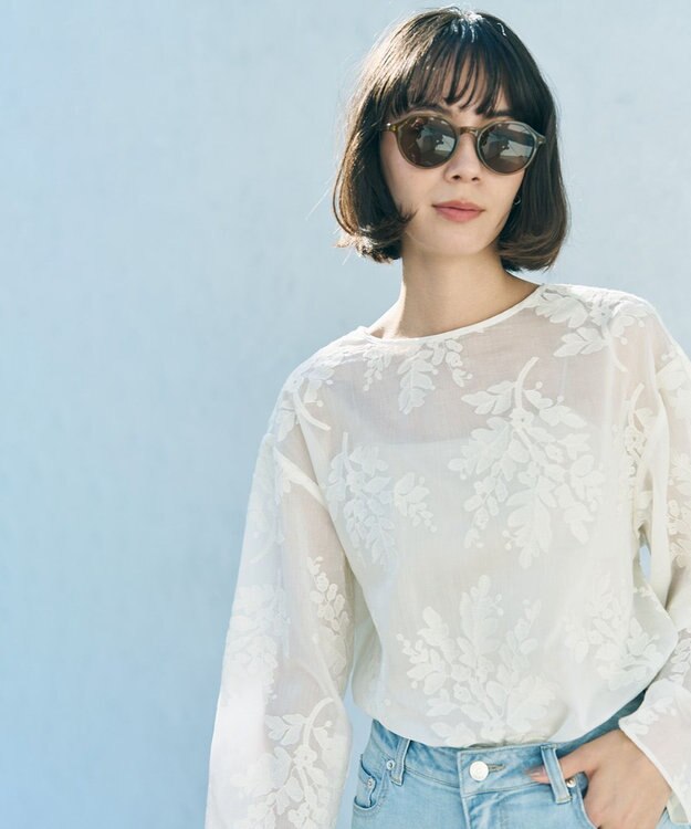 UNFILO L 【前後着用可能の2WAY仕様】ボタニカル エンブロイダリー ブラウス エクリュ