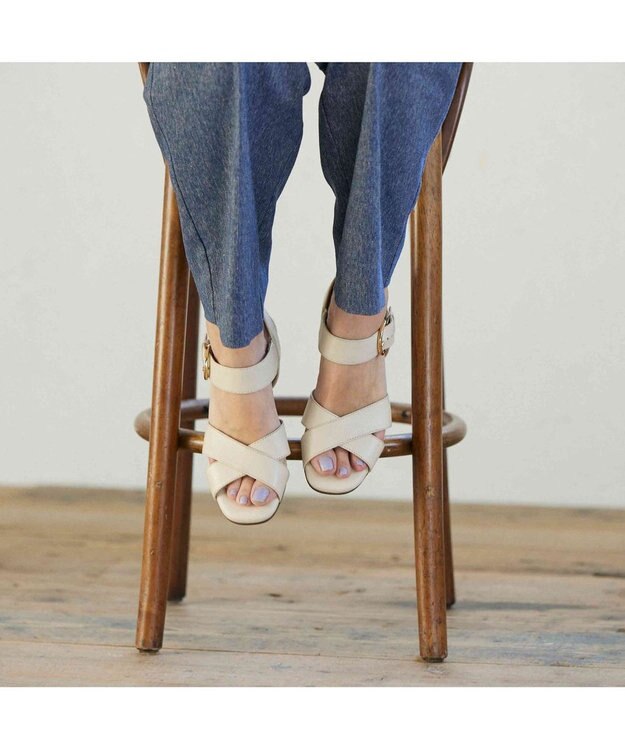 ing <ing>【WEB限定】【3E】ストラップクロスサンダル アイボリー