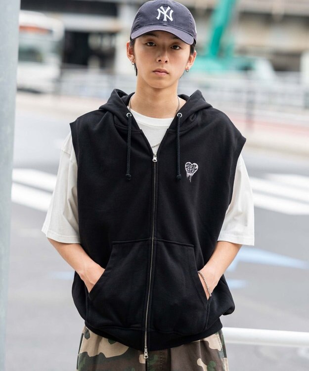 WEGO 【ユニセックス着用ITEM/MLサイズ展開】ワンポイントノースリジップパーカー ブラック