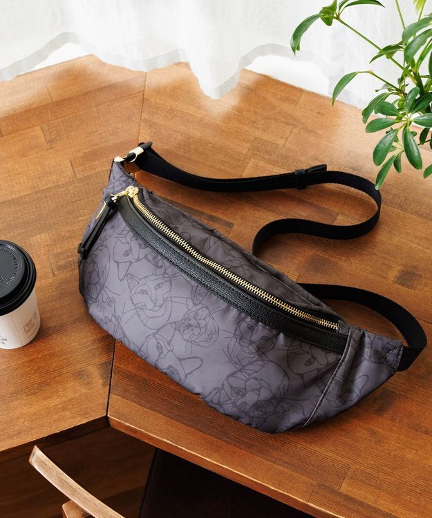 ACE BAGS & LUGGAGE HAyU × ace.  ユッカ ウエストバッグ 17834 チャコール（ネコヘッド柄）