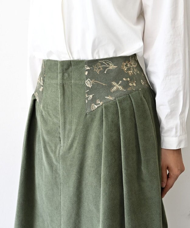 muuc 〈遠州織物の工場で織られた上質なコットンコーデュロイ生地〉花刺繍スカート（セットアップ可能） グリーン