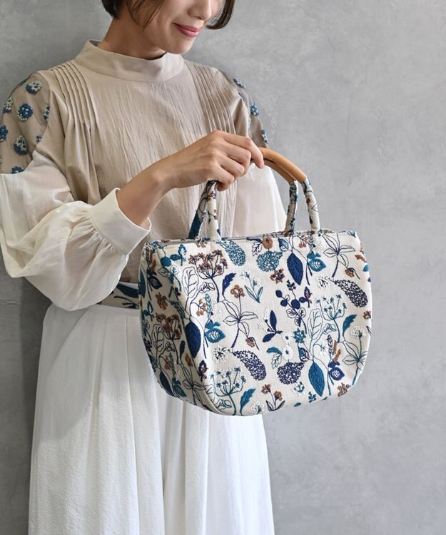 AND WOOL 筆記帳刺繍の半円バッグ ベージュ